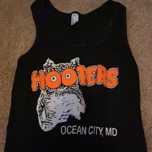 Cute hooters tanktop never worn before